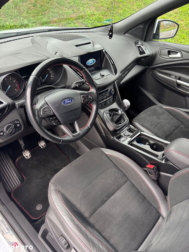 Ford Kuga 1.5 EcoBoost 2x4 ST-Line - 21