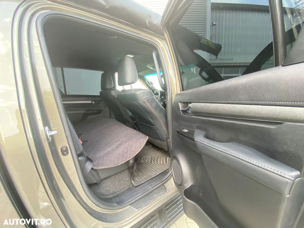 Toyota Hilux 2.8D 204CP 4x4 Double Cab AT Invincible - 6