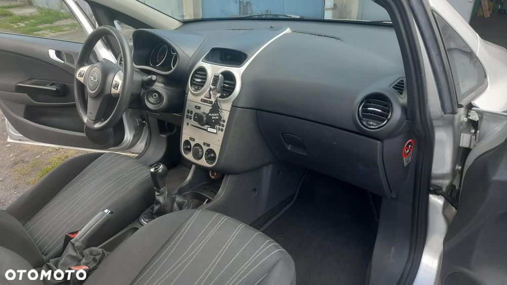 Opel Corsa - 8