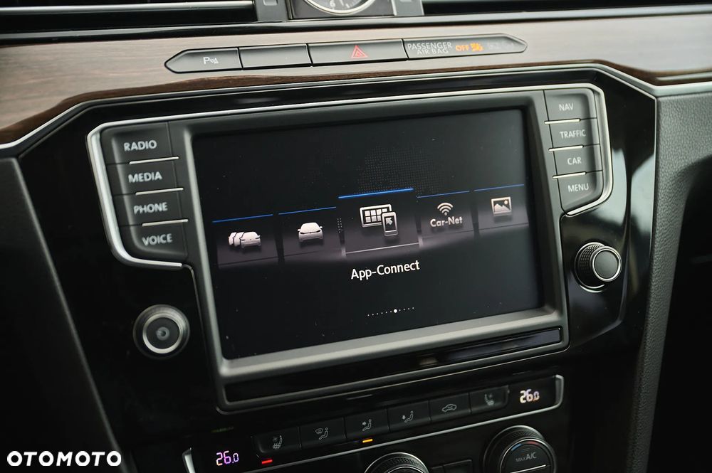 Volkswagen Passat Variant 2.0 TDI BMT Highline DSG - 24