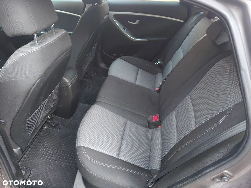 Hyundai i30 blue 1.6 CRDi Trend - 3