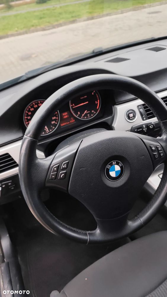 BMW Seria 3 318d DPF Edition Sport - 11