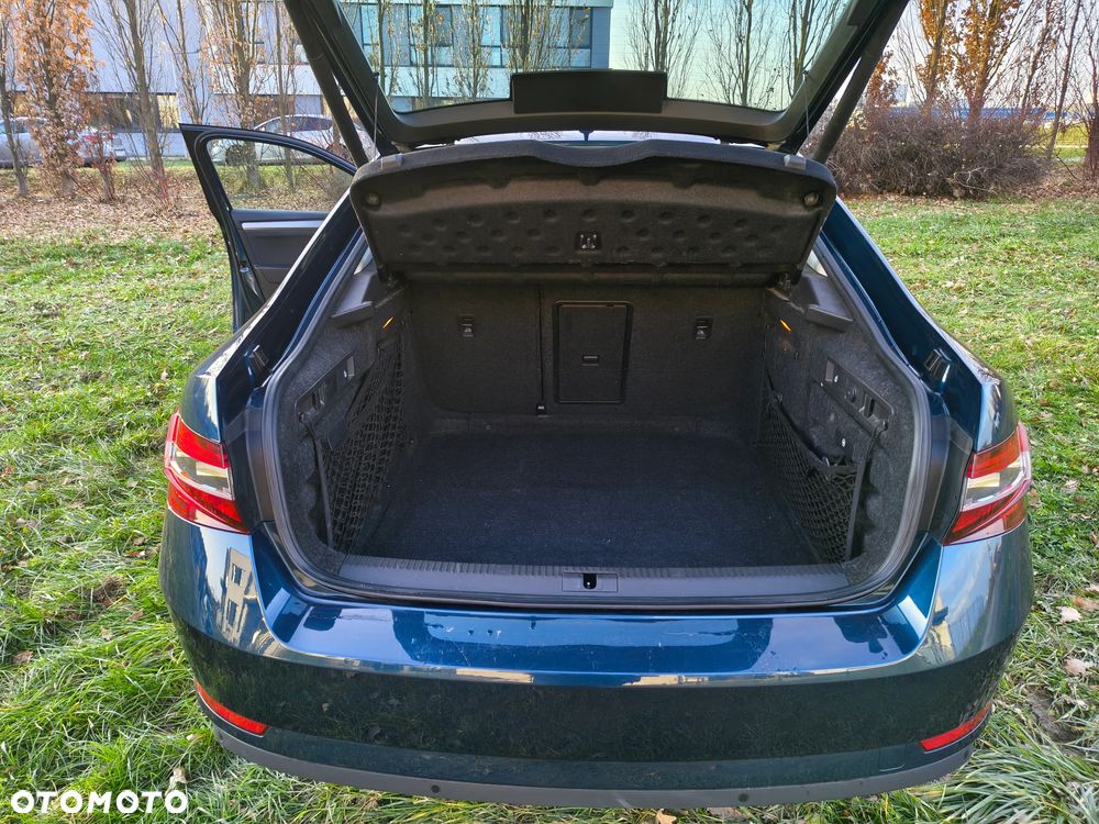 Skoda Superb 2.0 TDI SCR Style DSG - 10