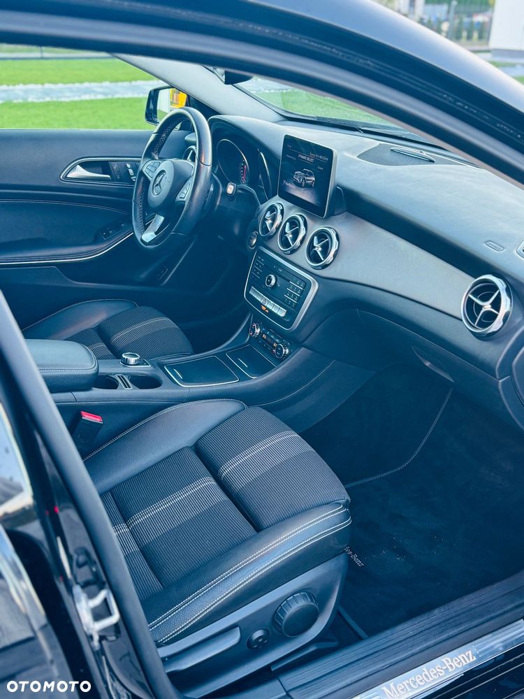 Mercedes-Benz GLA 180 7G-DCT UrbanStyle Edition - 16