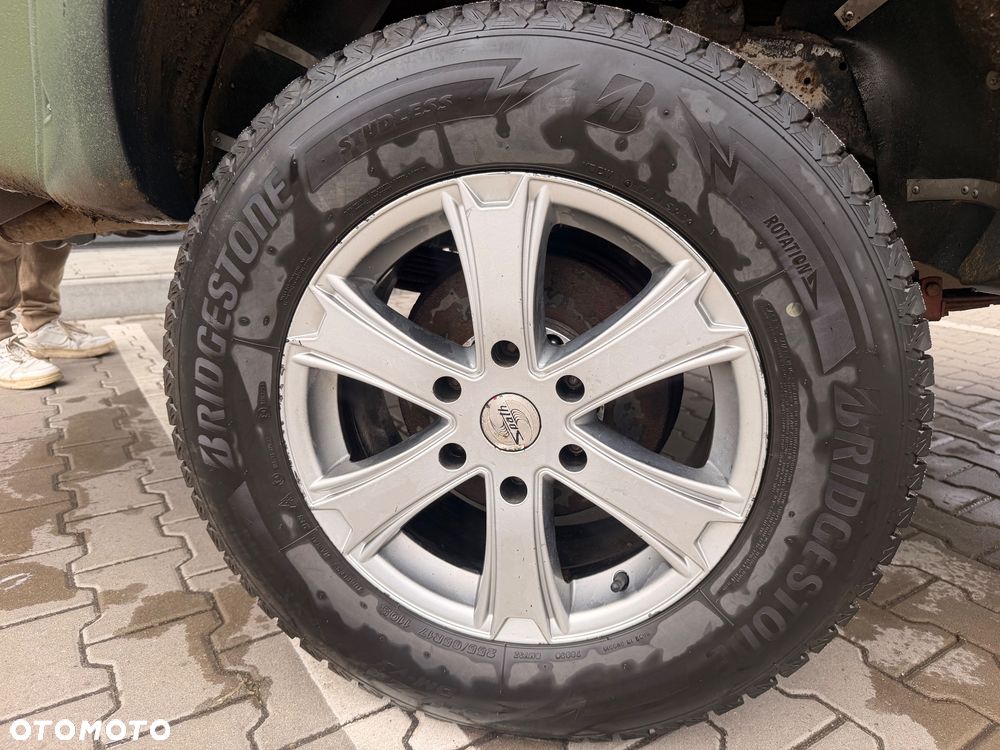 Toyota Hilux 2.5 D-4D DLX + - 11