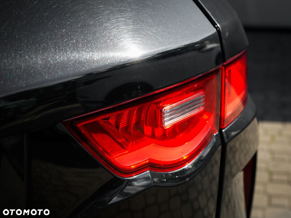 Jaguar F-Pace 5.0 V8 S/C AWD SVR - 11