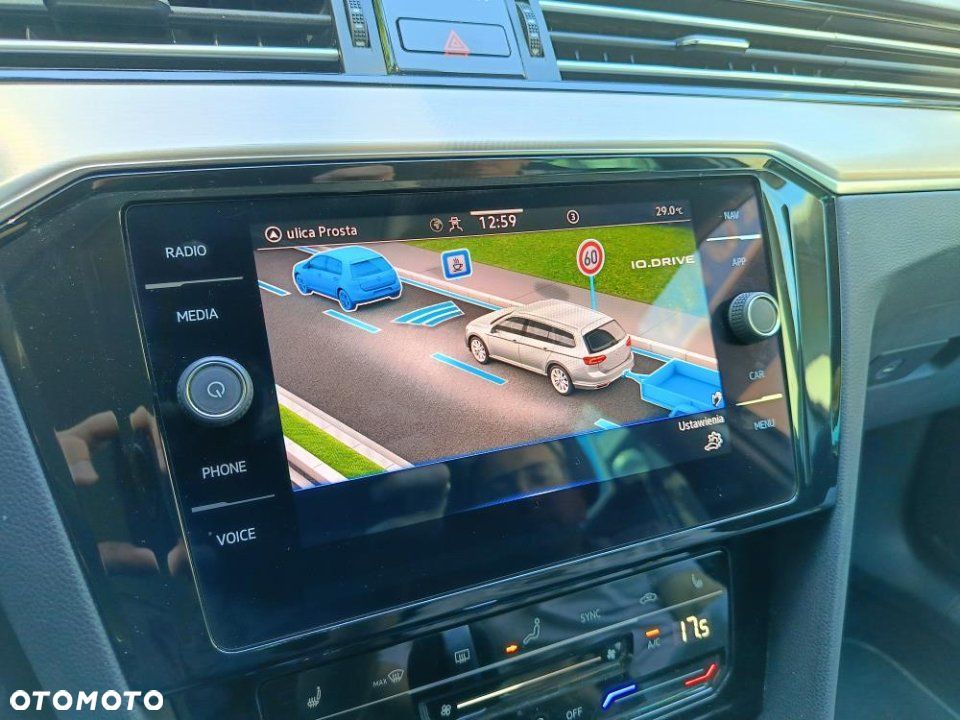 Volkswagen Passat - 16