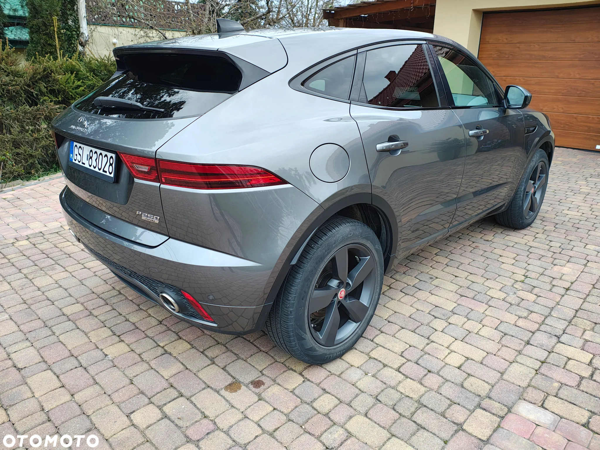 Jaguar E-Pace P200 AWD R-Dynamic HSE - 3