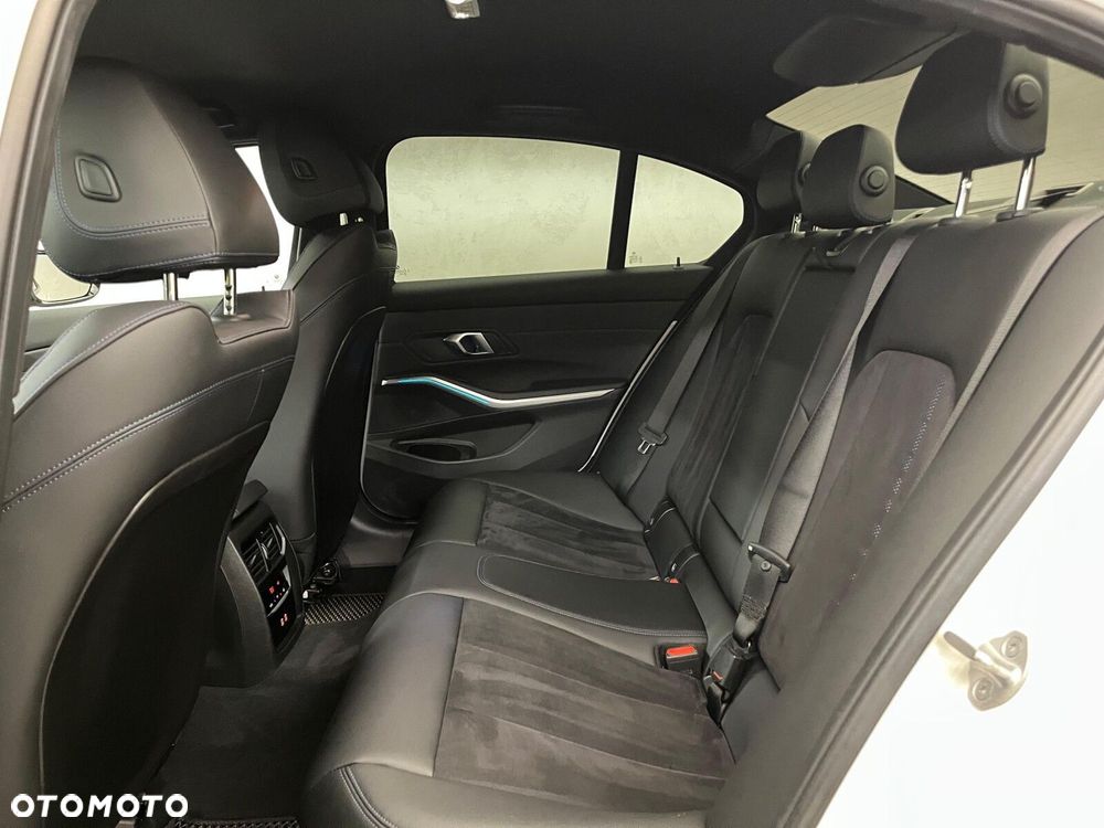 BMW Seria 3 320d xDrive mHEV M Sport sport - 31