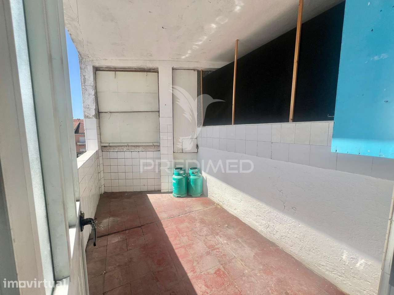 Apartamento T2 para remodelação total - 3.º Andar - Baixa da Banheira - Grande imagem: 3/17