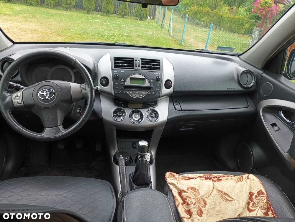Toyota RAV4 - 6
