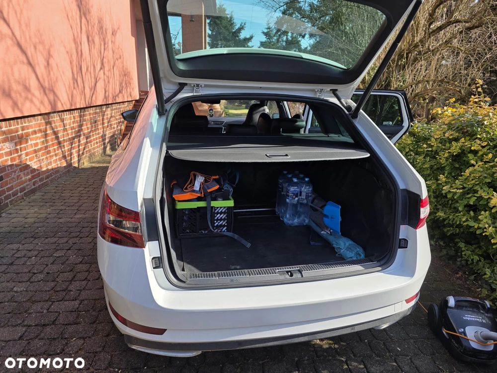 Skoda Superb 2.0 TDI Sportline DSG - 3