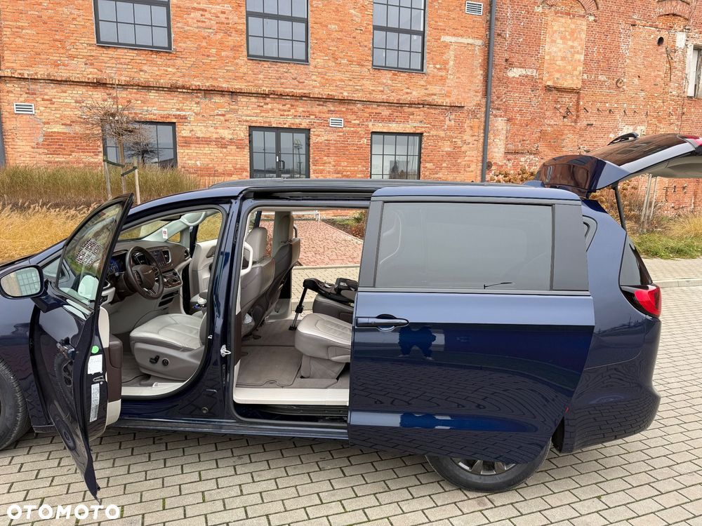 Chrysler Pacifica - 33