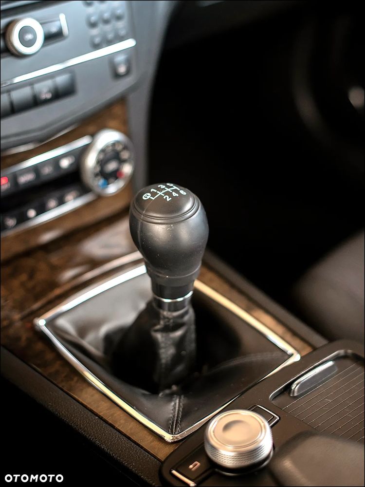 Mercedes-Benz Klasa C 180 Kompressor BlueEFFICIENCY Elegance - 28