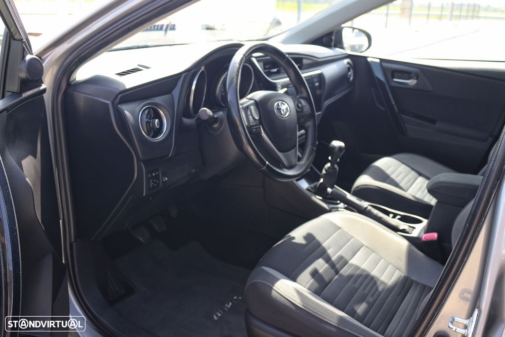 Toyota Auris Touring Sports 1.4 D-4D Comfort+Pack Sport - 23