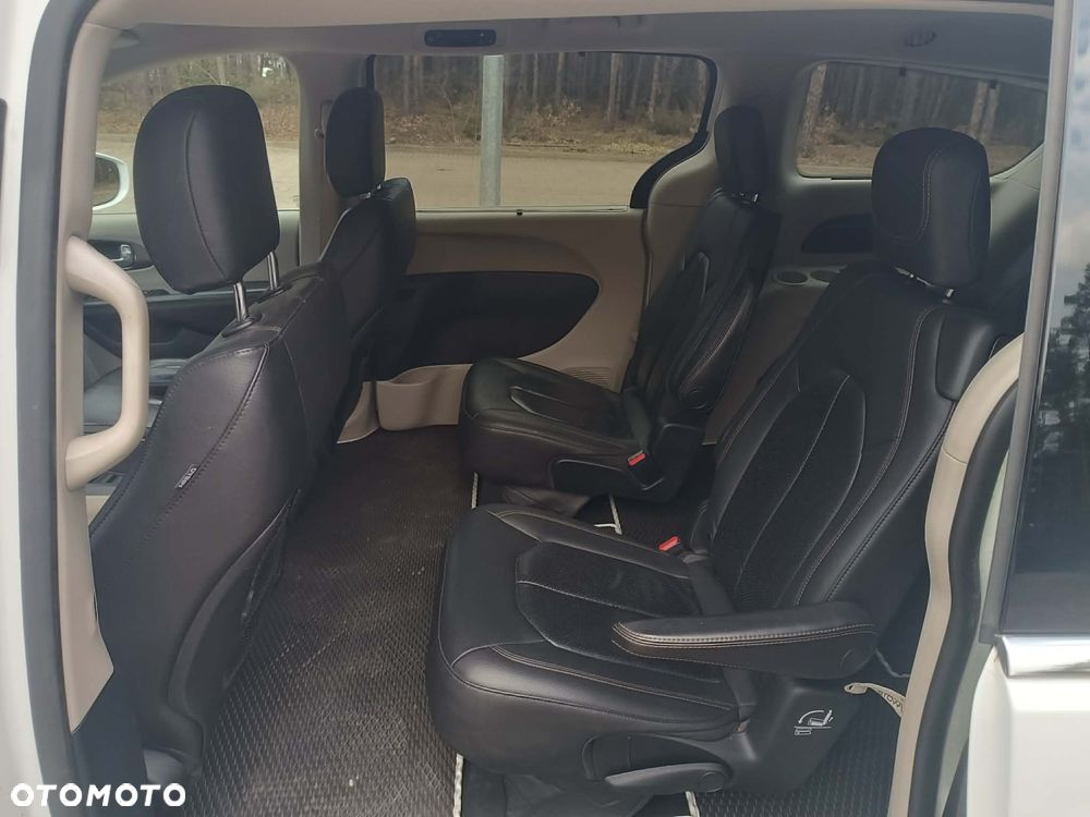 Chrysler Pacifica - 17