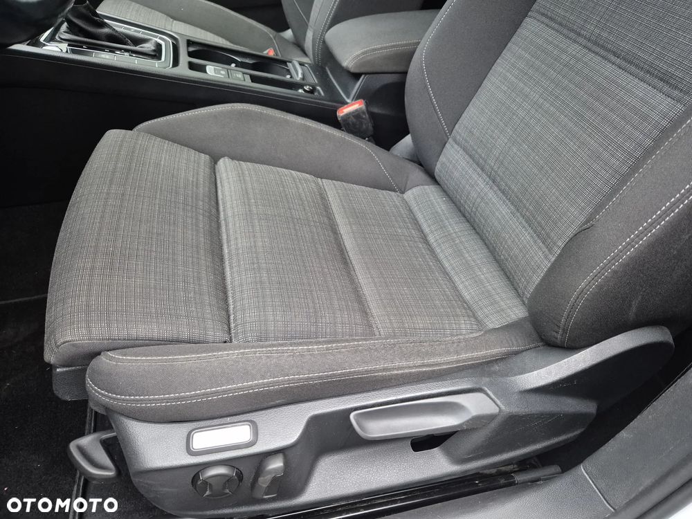 Volkswagen Passat Variant 2.0 TDI SCR DSG Business - 17