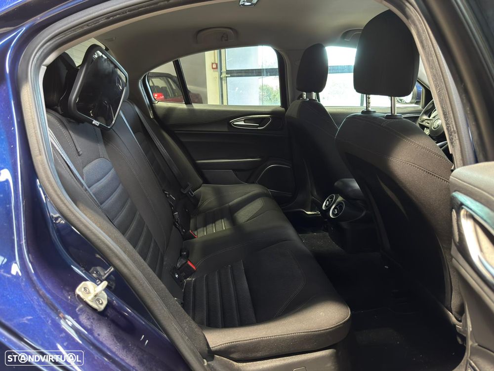 Alfa Romeo Giulia 2.2 D Sprint AT8 - 18