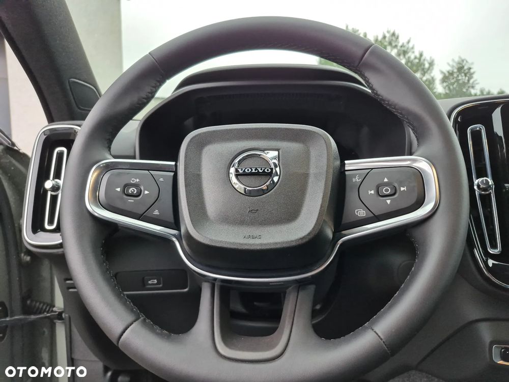 Volvo XC 40 Recharge 82 kWh Single M Extended Range RWD Core - 32