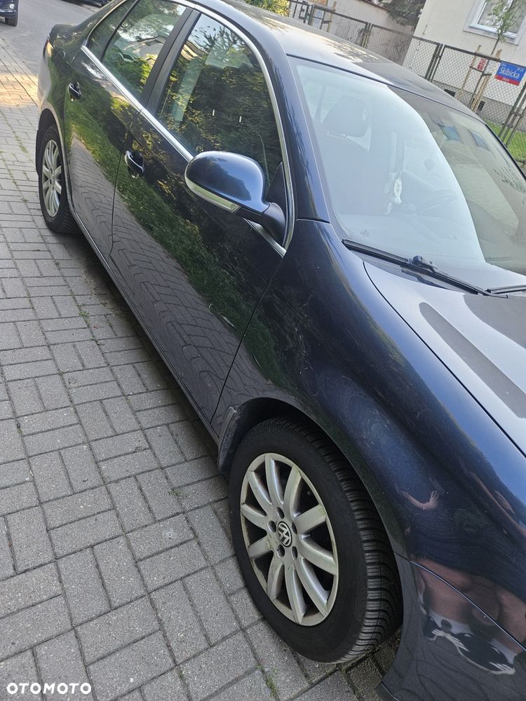 Volkswagen Jetta - 3
