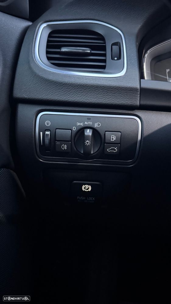 Volvo V60 D6 Plug-In-Hybrid AWD Geartronic Momentum - 13