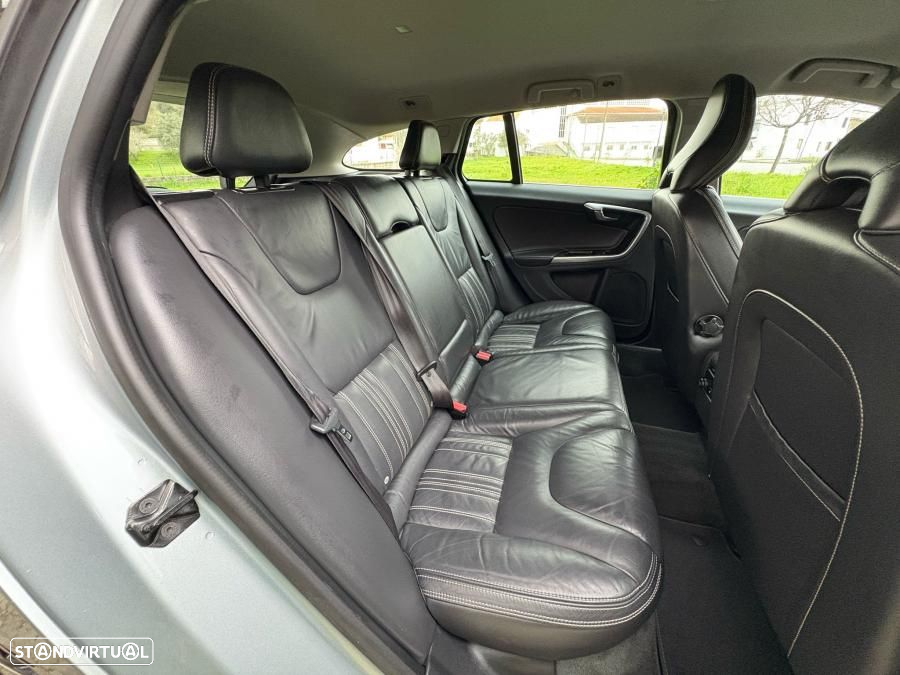 Volvo V60 2.4 D6 Summum AWD Phev - 29