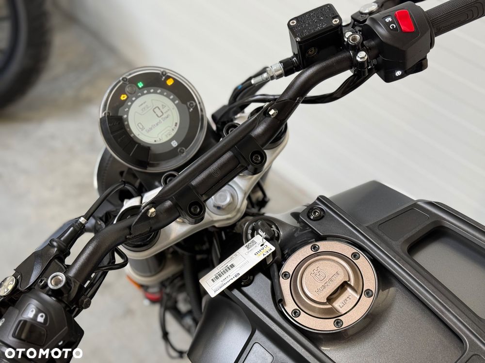 Husqvarna Svartpilen - 28