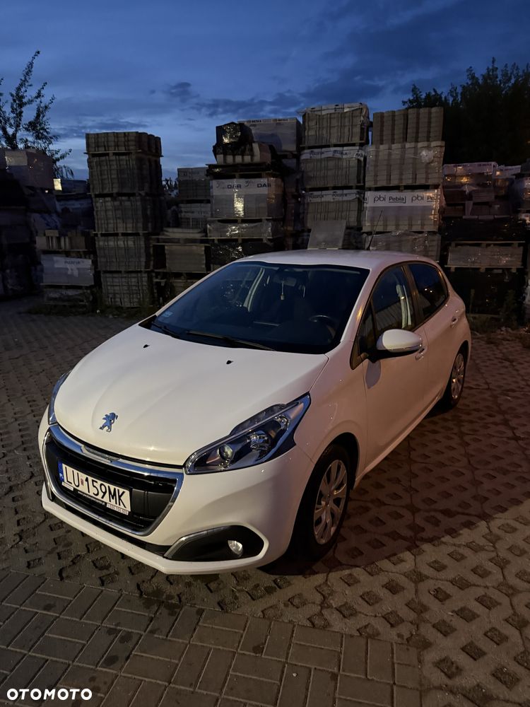 Peugeot 208 - 1