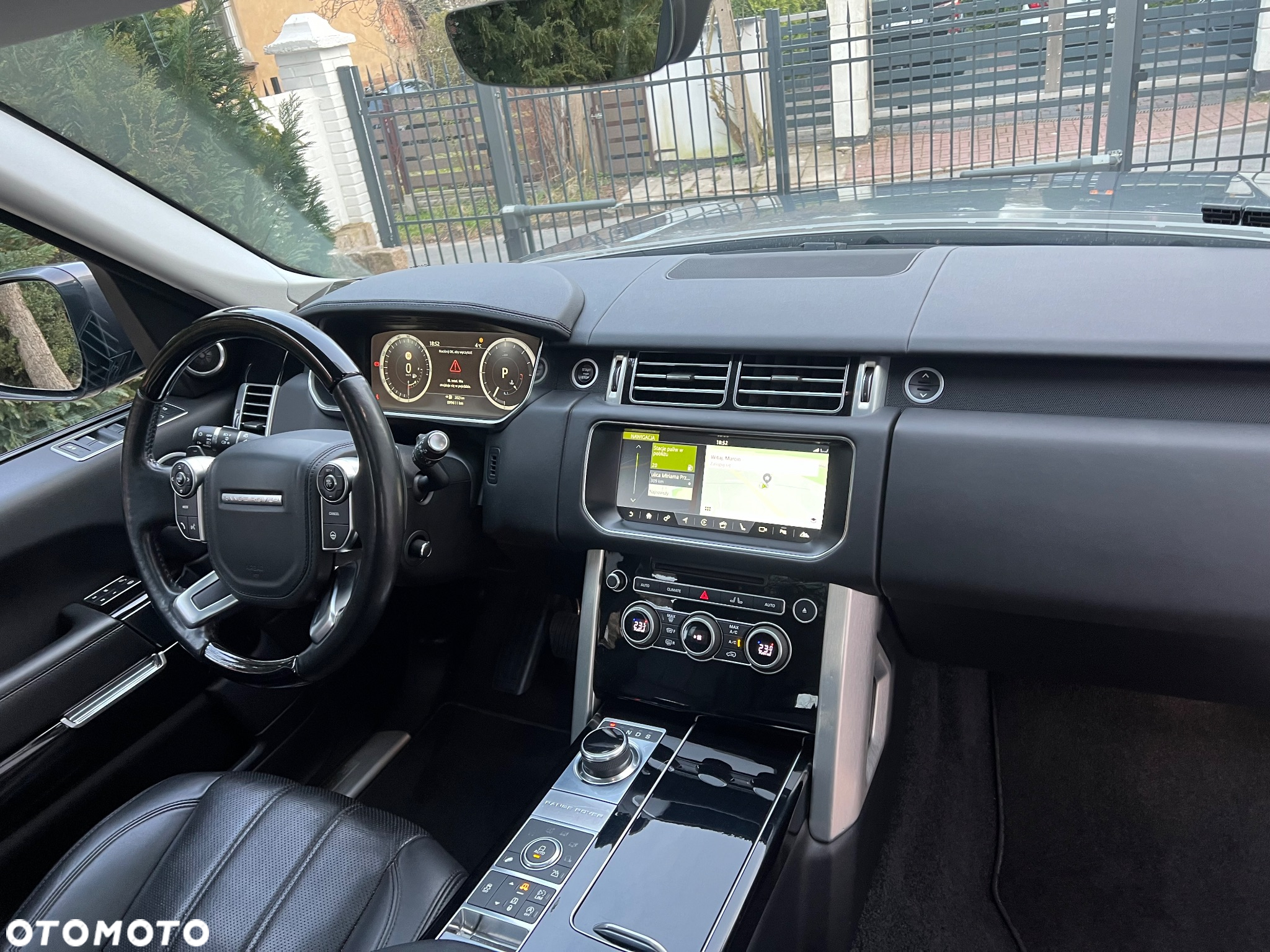 Land Rover Range Rover 4.4SD V8 LWB Vogue - 25