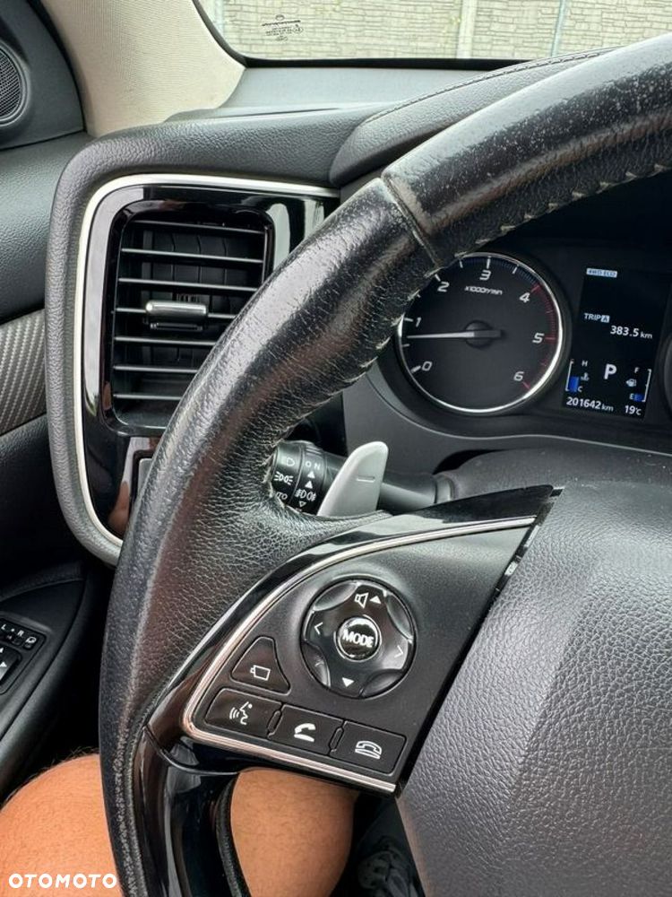 Mitsubishi Outlander - 18