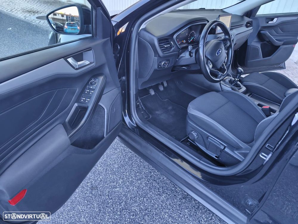 Ford Focus SW - 11