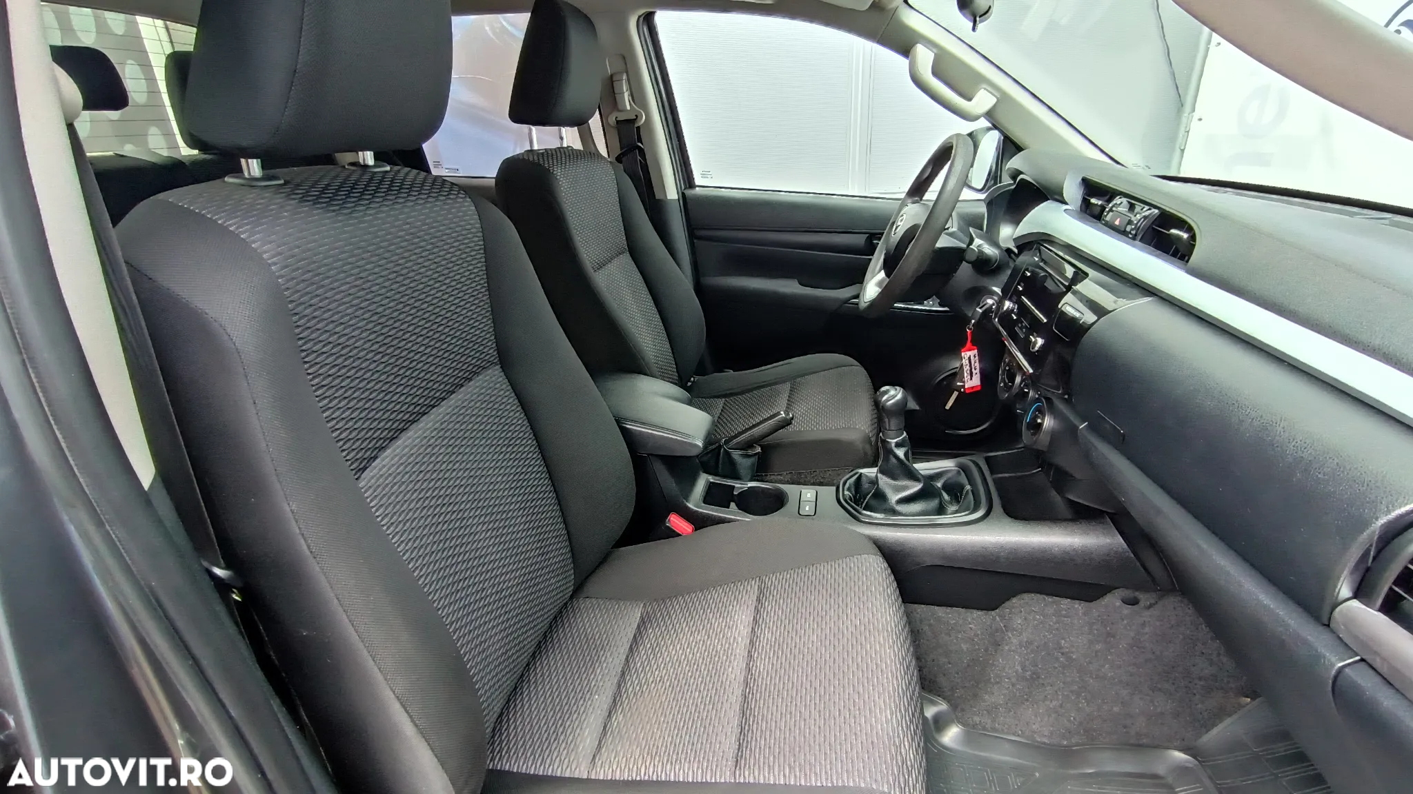 Toyota Hilux 2.4D 150CP 4x4 Double Cab 6MT Comfort - 18