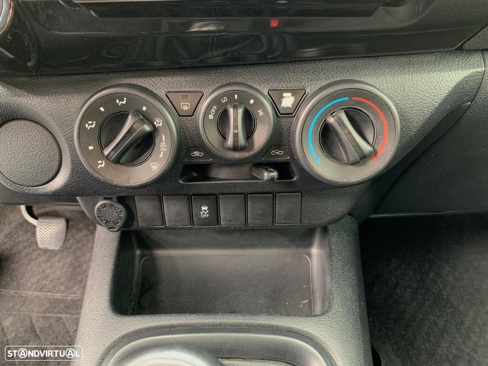Toyota Hilux 2.4 D-4D 2WD CD - 21
