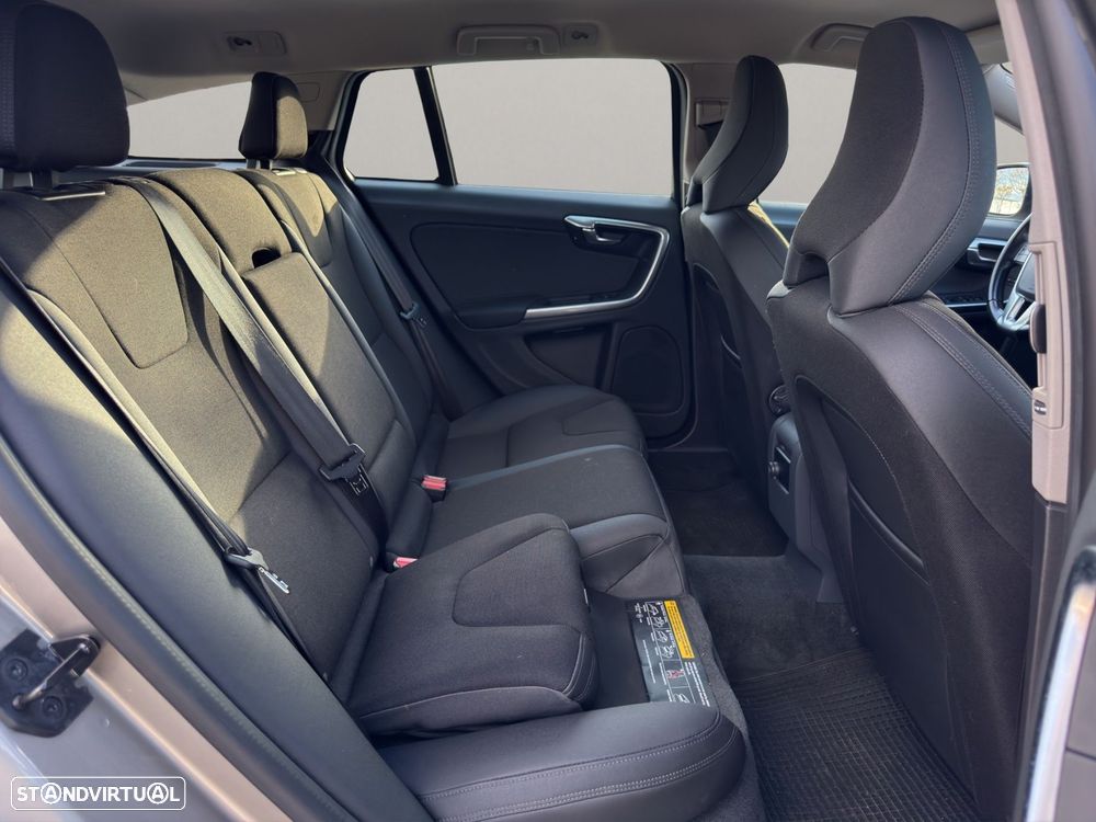 Volvo V60 1.6 D2 Momentum Eco - 19