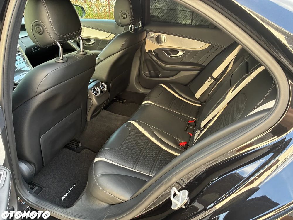 Mercedes-Benz Klasa C AMG 63 S AMG Speedshift 7G-MCT - 26
