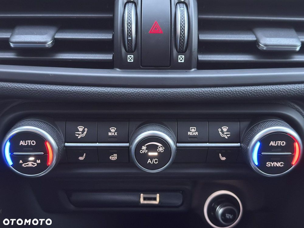 Alfa Romeo Giulia 2.0 Turbo 16V AT8-Q4 Veloce - 34