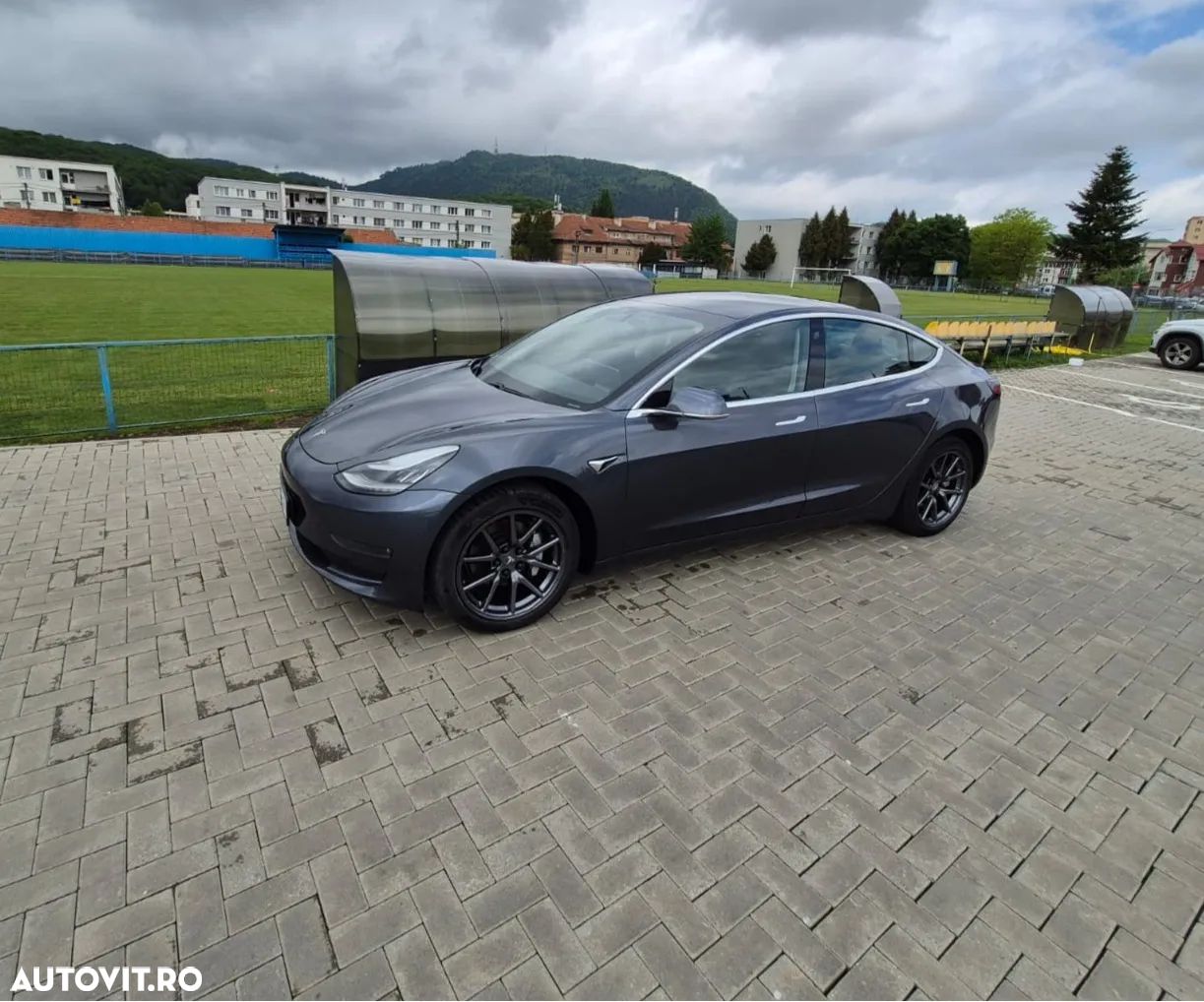 Tesla Model 3 Langstreckenbatterie Allradantrieb Dual Motor - 1