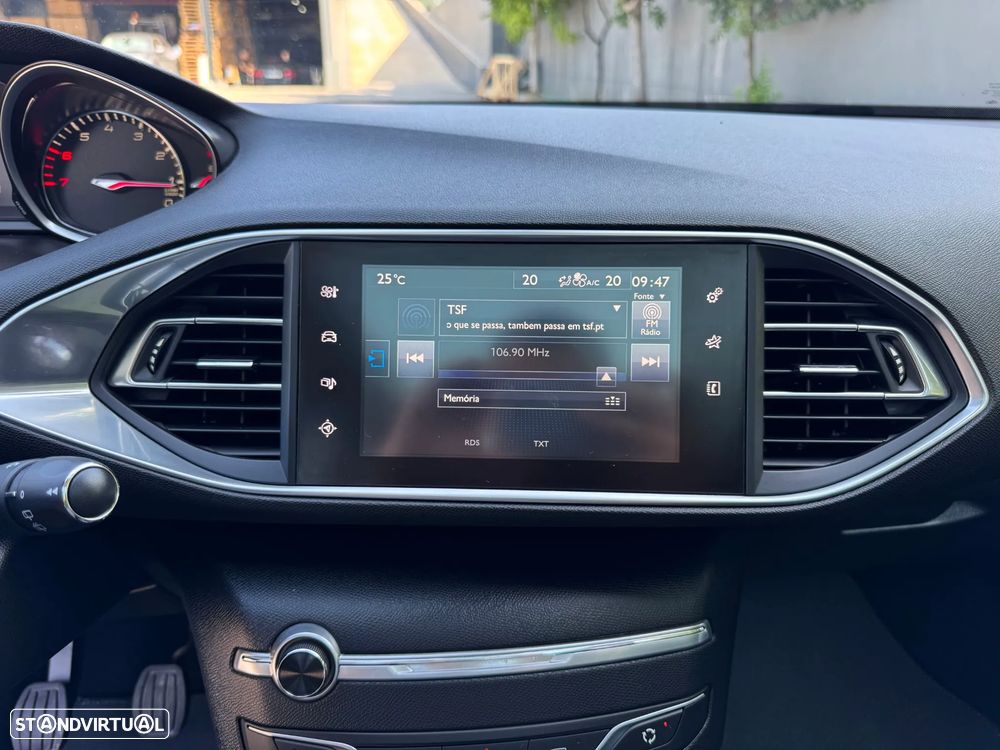 Peugeot 308 1.2 PureTech Allure Full LED - 23