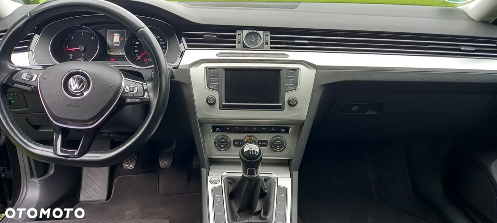Volkswagen Passat - 4