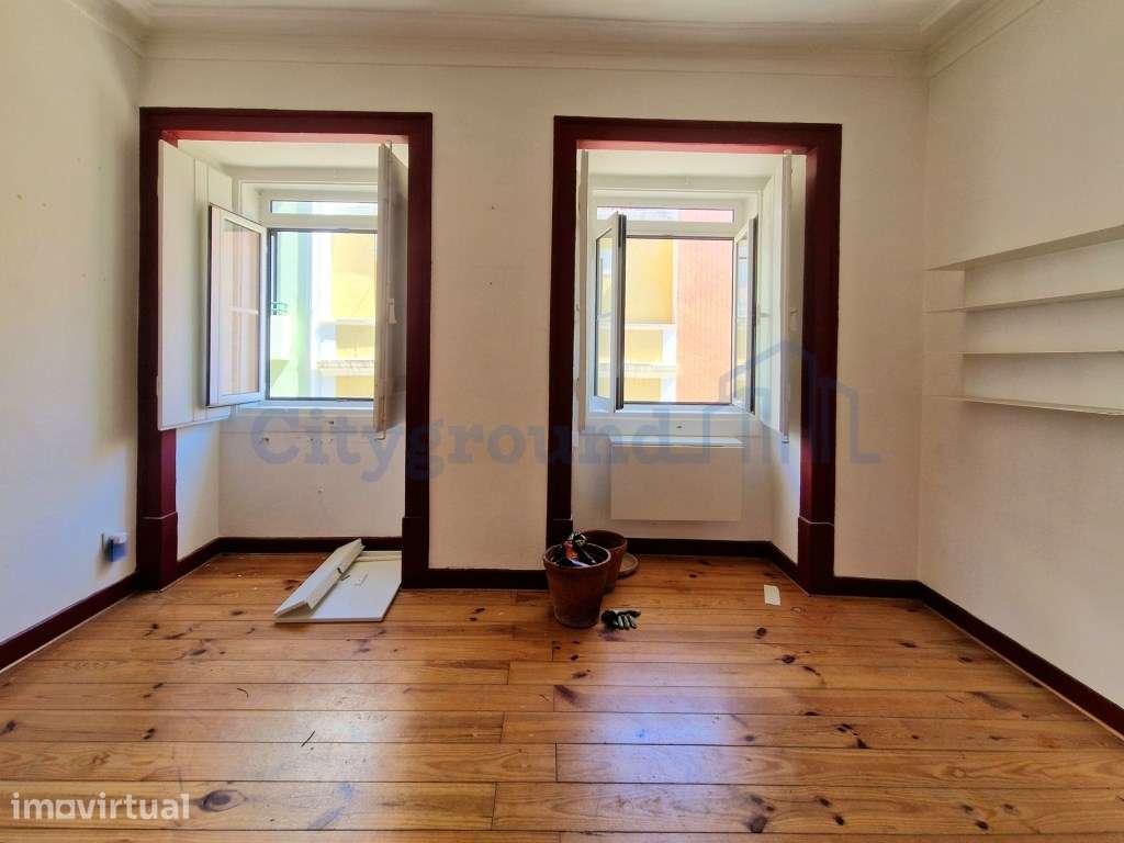 Apartamento T2 Duplex no Príncipe Real para reabilitar a seu gosto - Grande imagem: 3/18