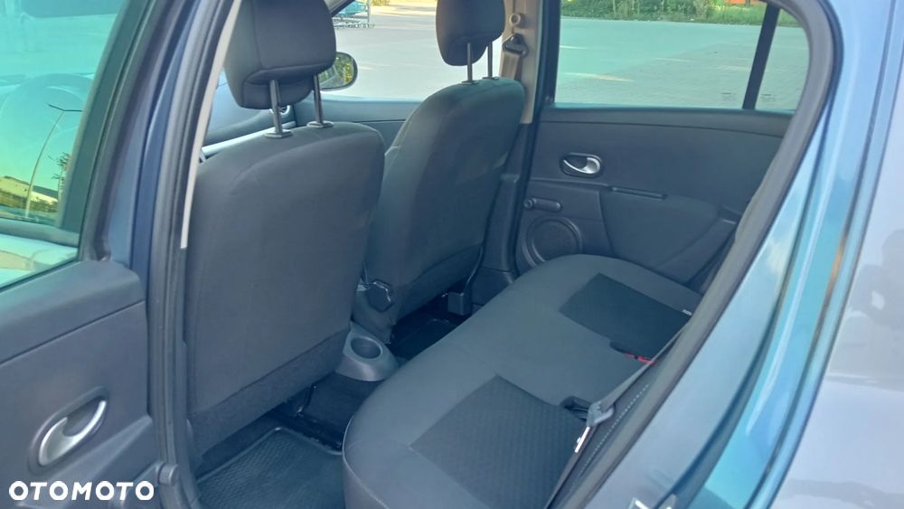 Renault Clio 1.2 16V Alize - 17