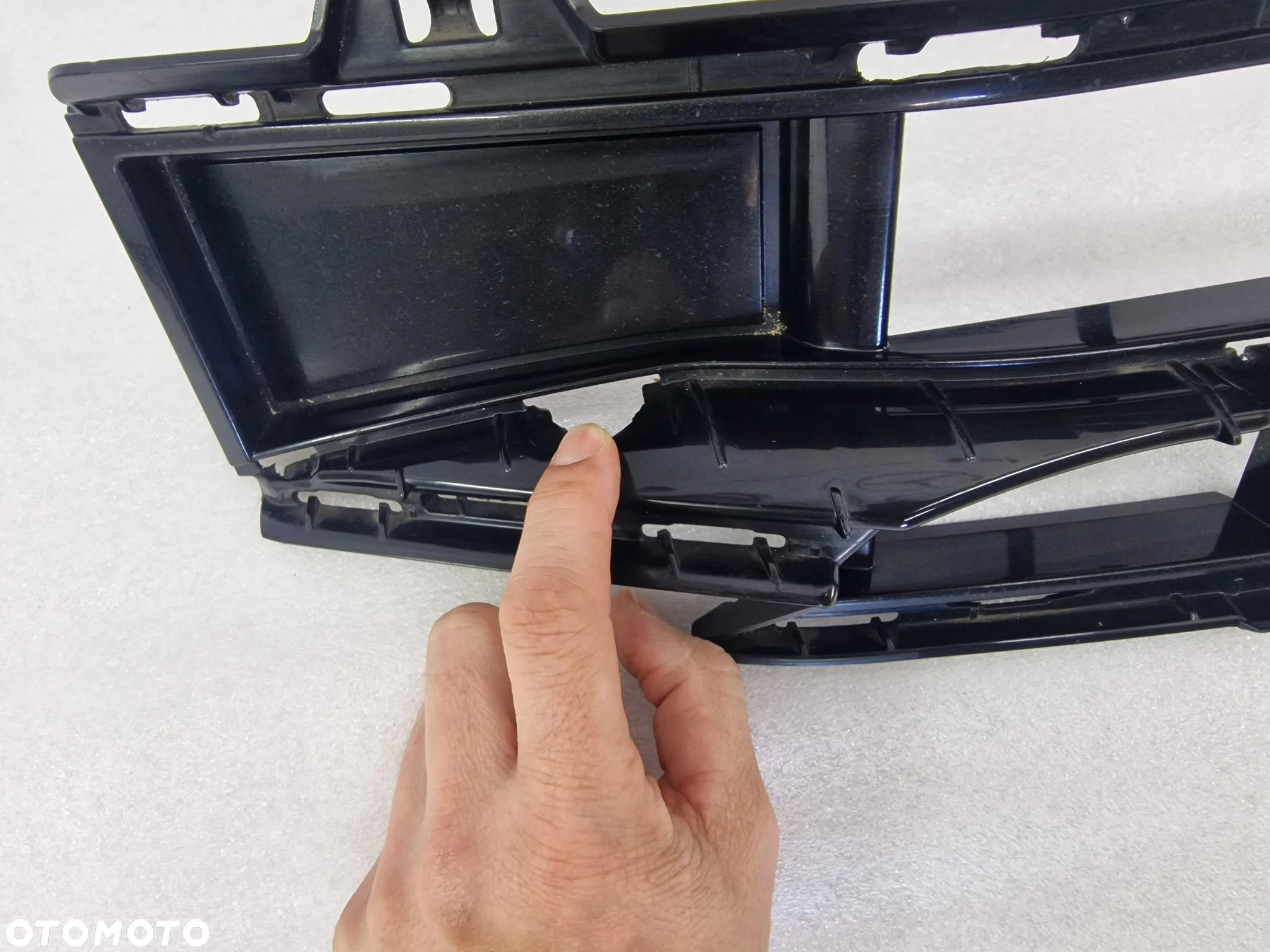BMW 1 F40 SPORT 19- KRATKA ŚRODKOWA ZDERZAKA PRZEDNIEGO PRZÓD , NR 511117462937 / 17462937 / 211636 / 51117462936 / 7462936 ,  NR AUKCJI KR412 - 8