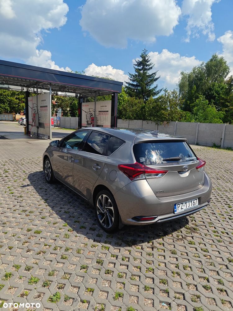 Toyota Auris 1.6 Premium Comfort - 1
