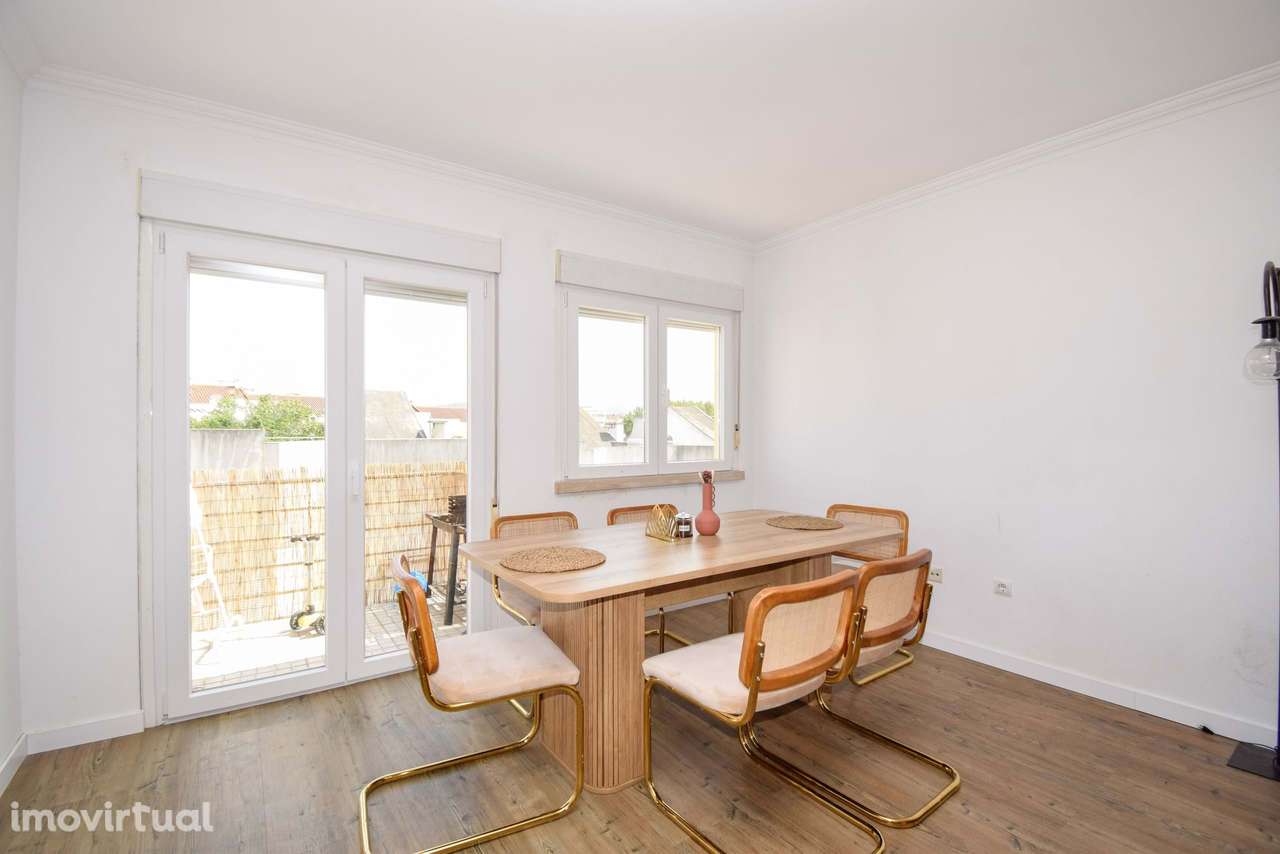 T3+1 no Carregado em Condomínio Fechado com Piscina - Grande imagem: 3/32