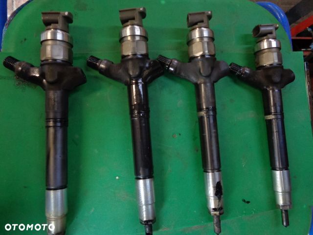 WTRYSKIWACZ RAV-4 AVENSIS T27 VERSO 2.2 D4D 23670-0R090  0R90 - 1