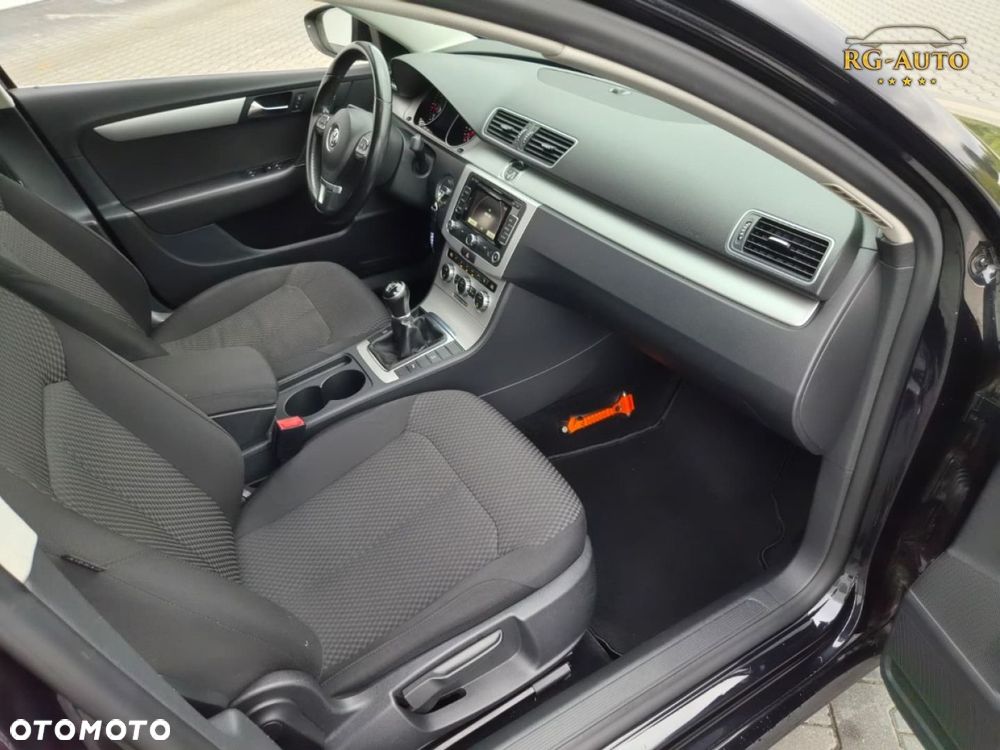 Volkswagen Passat - 8
