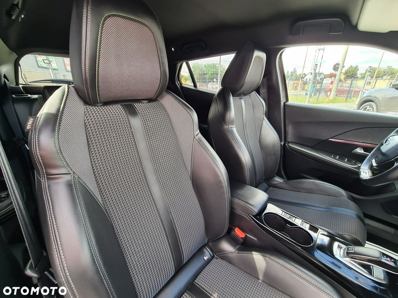 Peugeot 2008 1.5 BlueHDi GT S&S EAT8 - 33