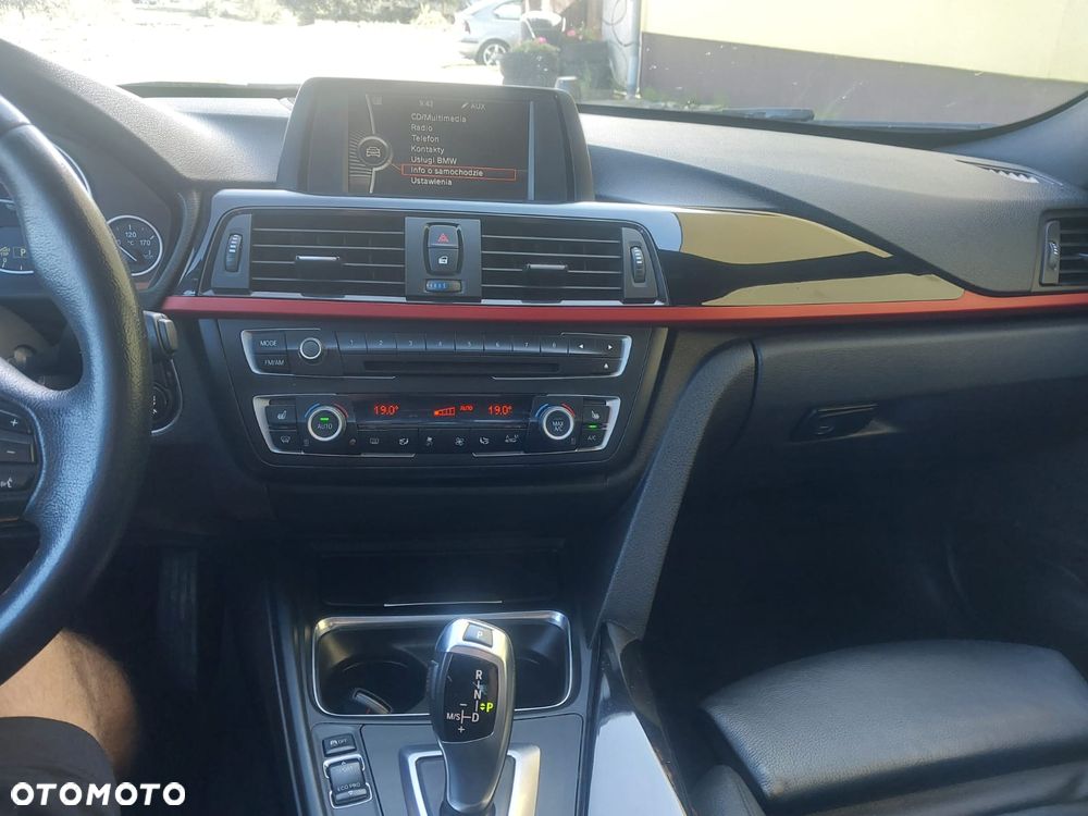 BMW Seria 3 328i Sport Line - 11