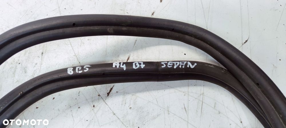 USZCZELKA KLAPY BAGAŻNIKA AUDI A4 B7 SEDAN 8E5827705 - 2