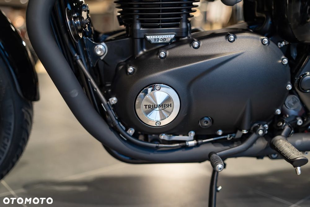 Triumph Bonneville - 14